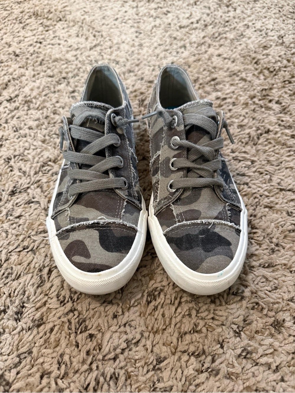 Women's Camouflage Canvas Lace-Up Sneakers - Gray Camo